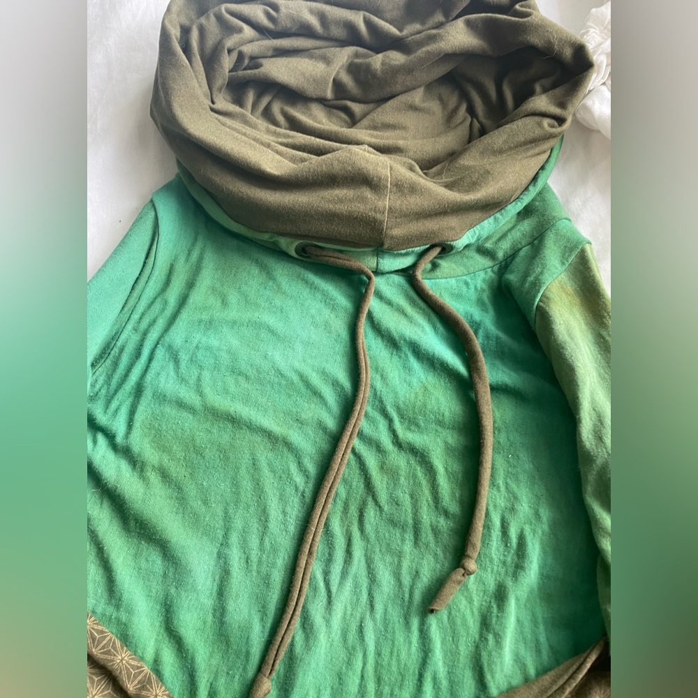 Sew Much Love green tunic cowl hoodie top medium